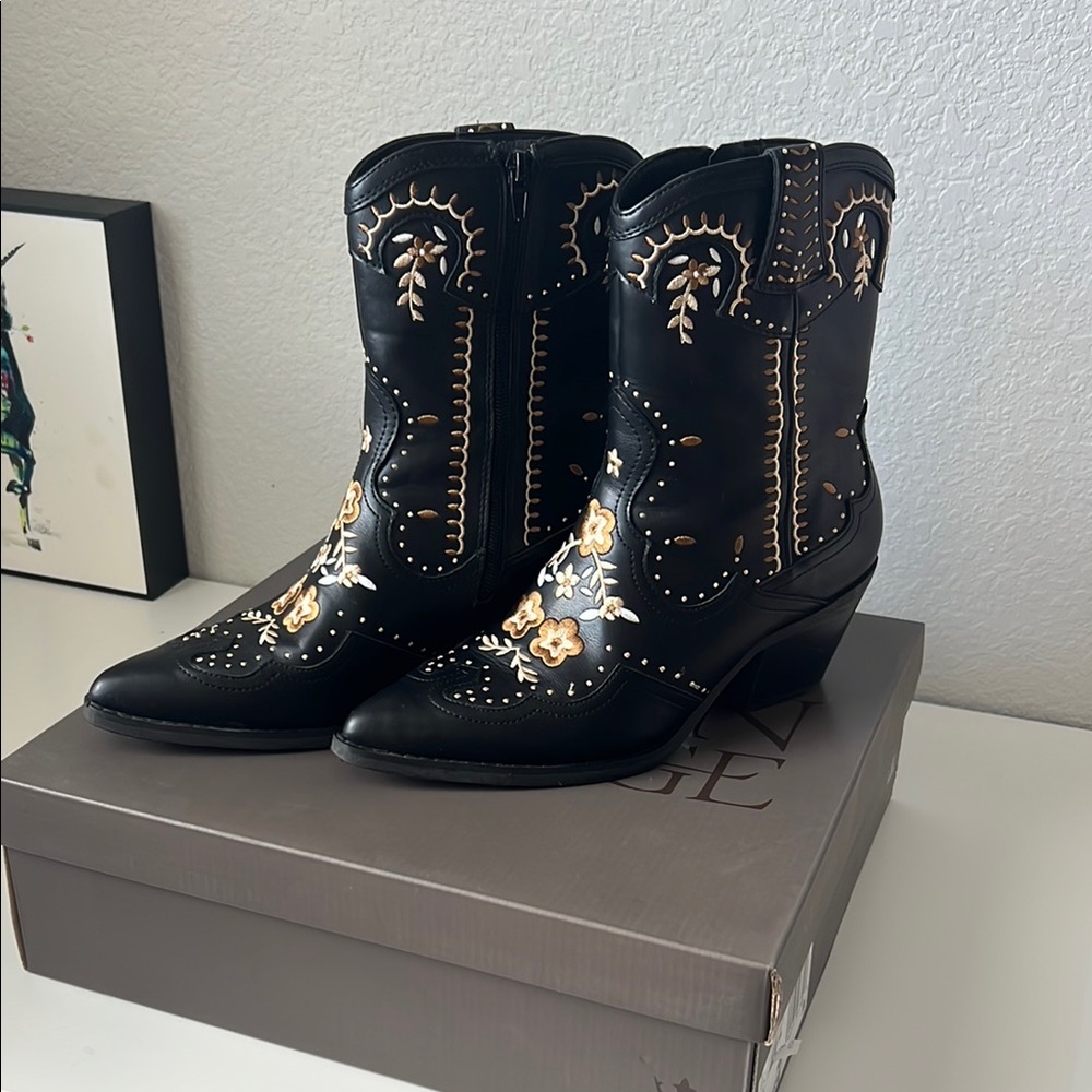 Crown Vintage Ilianna Western Boot